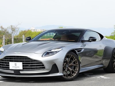 ASTON MARTIN DB12 - 5