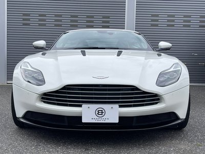 ASTON MARTIN DB11 - 4