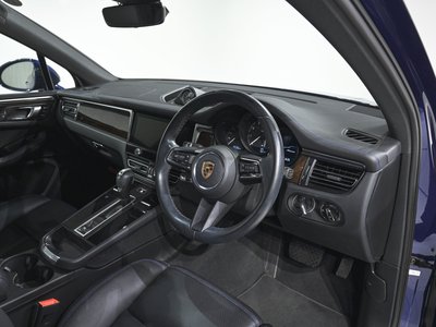 PORSCHE MACAN - 10
