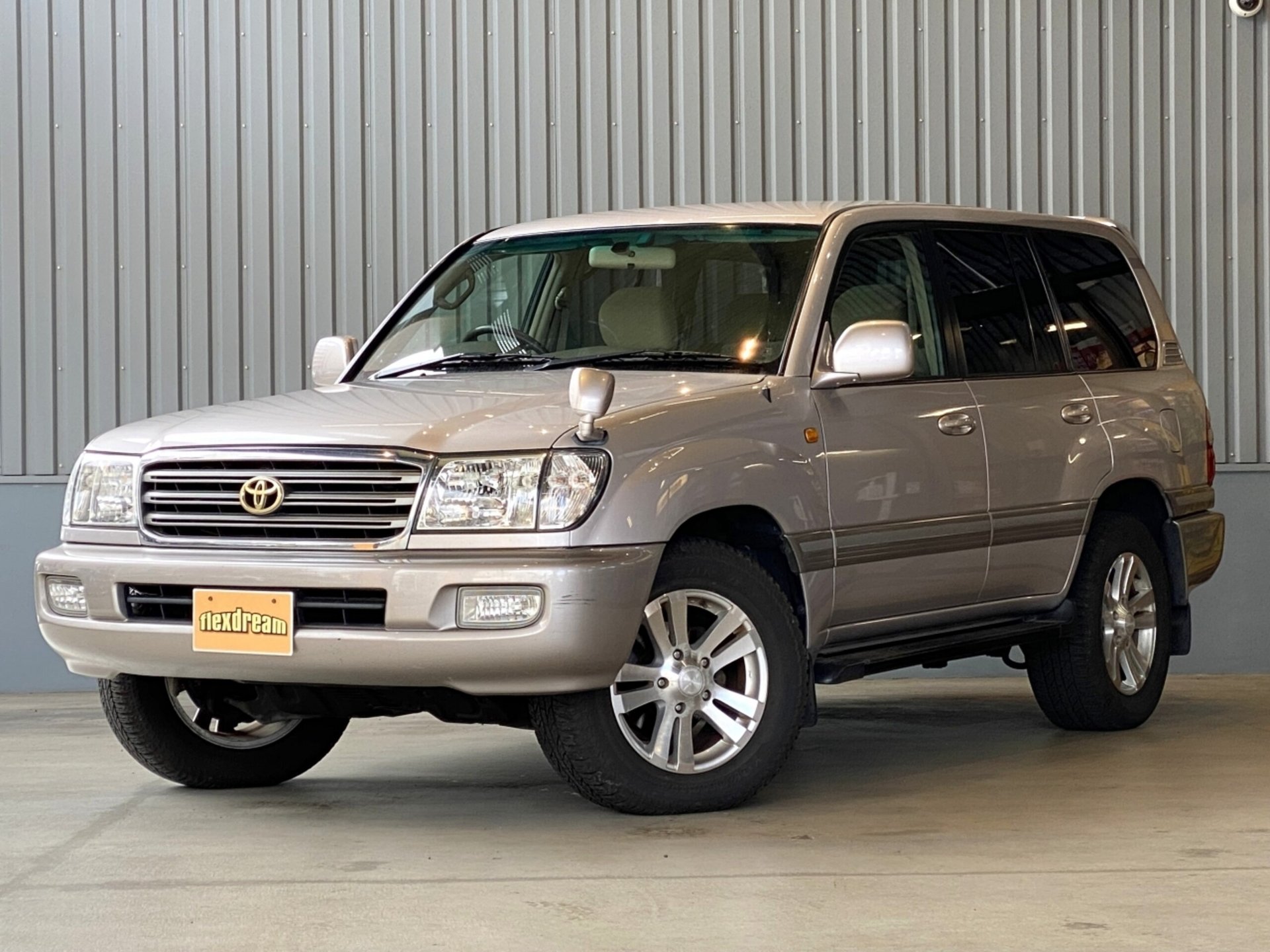 TOYOTA LAND CRUISER 100 - View 1