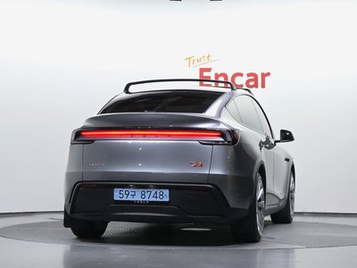 TESLA MODEL Y - 3