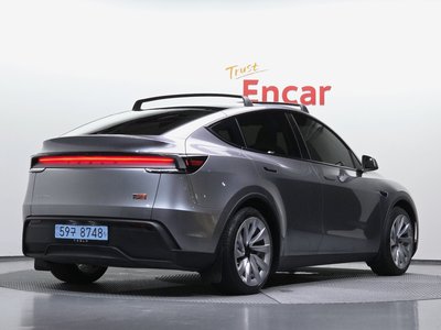 TESLA MODEL Y - 5