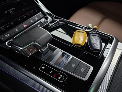 2021 AUDI Q8 — миниатюра 12