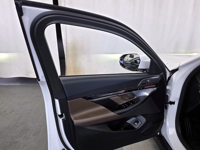 2025 BMW I5 — миниатюра 14