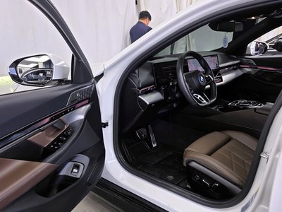 2025 BMW I5 — миниатюра 13