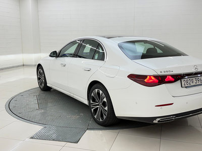 2025 Mercedes-BENZ E-CLASS 照片 2