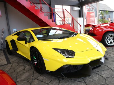 LAMBORGHINI AVENTADOR