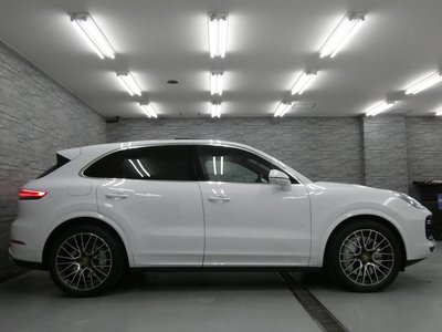 PORSCHE CAYENNE - 8