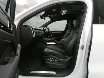 PORSCHE CAYENNE - 9