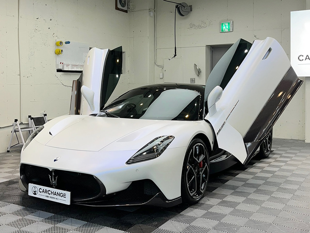 MASERATI MC20 - View 1