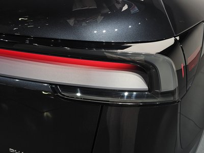 2025 Tesla MODEL Y — фото 10
