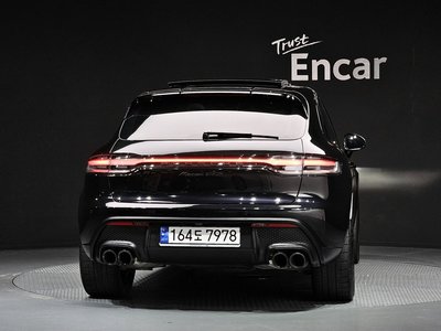 PORSCHE MACAN - 4
