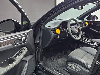 PORSCHE MACAN - 10