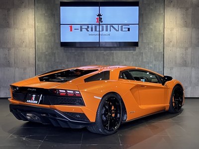 LAMBORGHINI AVENTADOR - 5