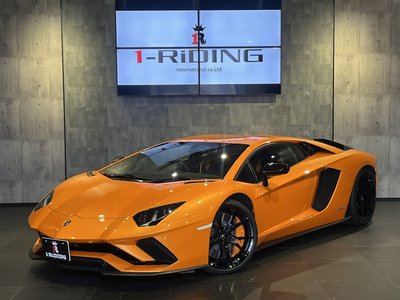 LAMBORGHINI AVENTADOR - 1