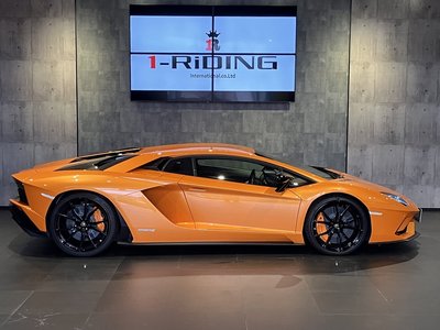 LAMBORGHINI AVENTADOR - 4
