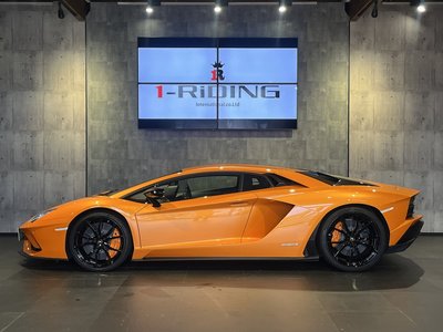 LAMBORGHINI AVENTADOR - 8