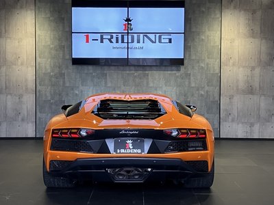 LAMBORGHINI AVENTADOR - 6