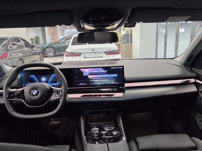 BMW 5 SERIES - 4