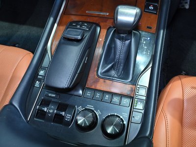صورة مصغرة 33 لـ 2017 Lexus LX
