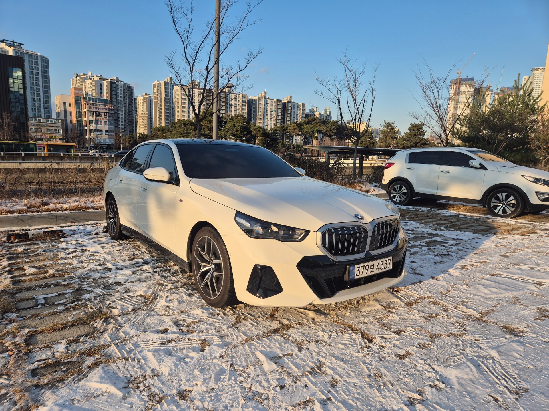 BMW 5 SERIES - View 1