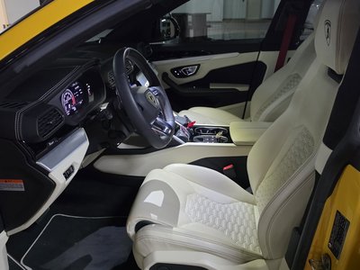 LAMBORGHINI URUS - 7