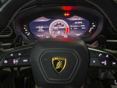 LAMBORGHINI URUS - 8