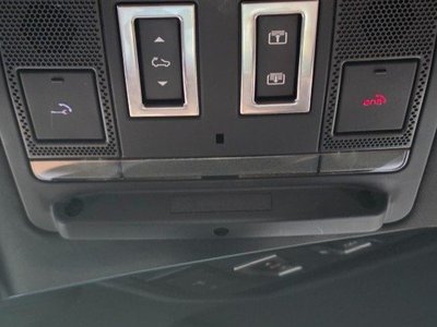 LAND ROVER DEFENDER - 9
