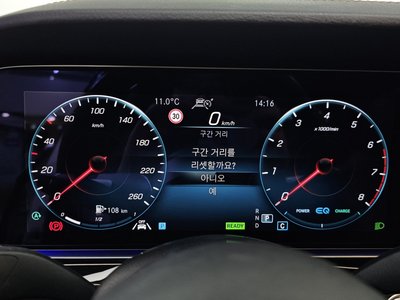 MERCEDES-BENZ E-CLASS - 8