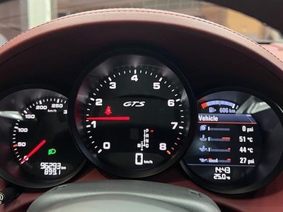 PORSCHE 718 CAYMAN - 8