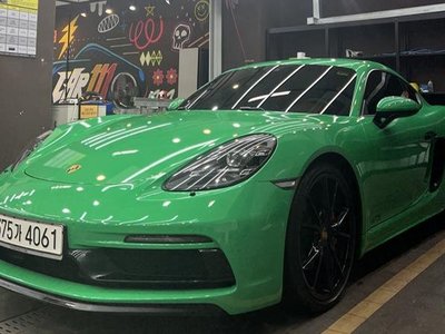 PORSCHE 718 CAYMAN - 1