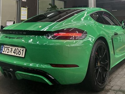 PORSCHE 718 CAYMAN - 3