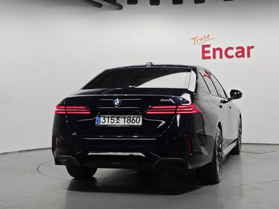 BMW 5 SERIES - 4
