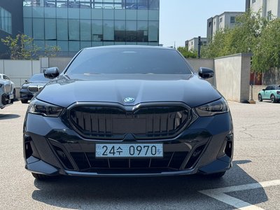 صورة 1 لـ 2025 BMW I5