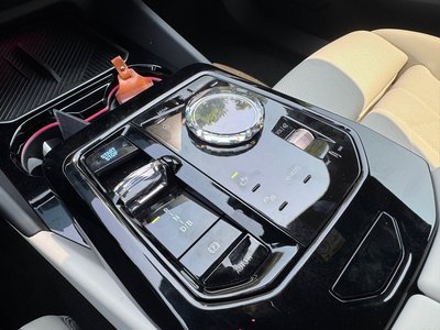 صورة 9 لـ 2025 BMW I5
