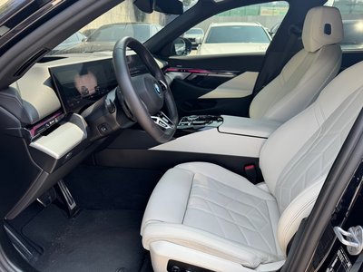 صورة 10 لـ 2025 BMW I5