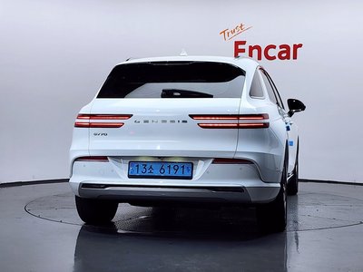 GENESIS ELECTRIFIED GV70 - 3