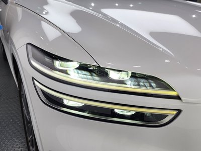 GENESIS ELECTRIFIED GV70 - 9