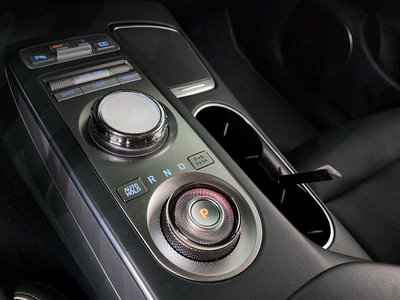 2022 Genesis ELECTRIFIED GV70 — миниатюра 12