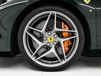 FERRARI F8 - 9
