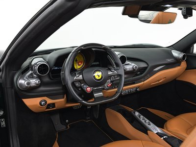 FERRARI F8 - 4