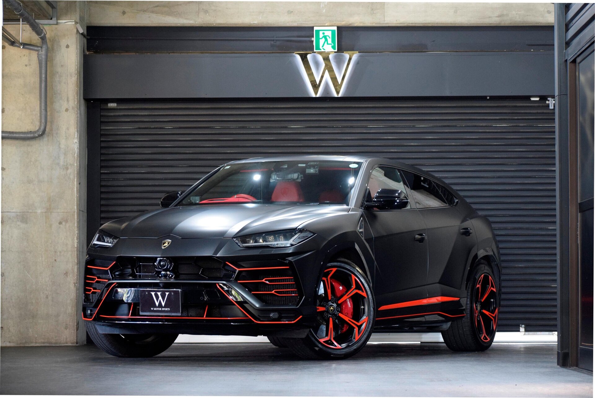 LAMBORGHINI URUS - View 1