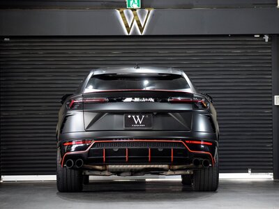 LAMBORGHINI URUS - 10