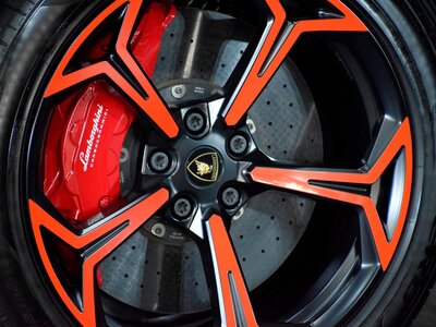 LAMBORGHINI URUS - 3