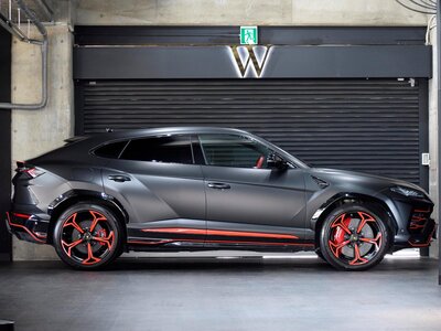 LAMBORGHINI URUS - 7