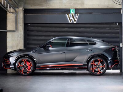 LAMBORGHINI URUS - 8