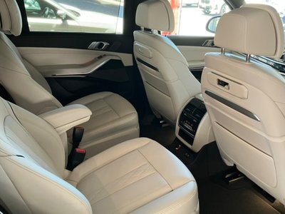 BMW X7 - 7