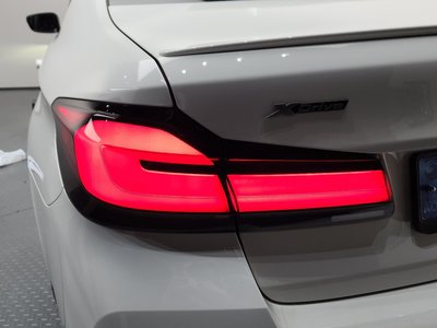 صورة 10 لـ 2021 BMW 5 SERIES