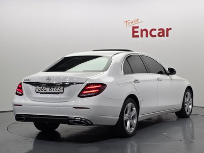 MERCEDES-BENZ E-CLASS - 3