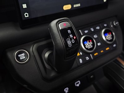 LAND ROVER DEFENDER - 9